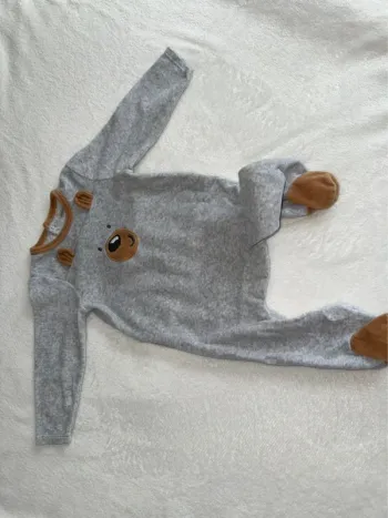 Pyjama en velours une pièce taille 18 mois