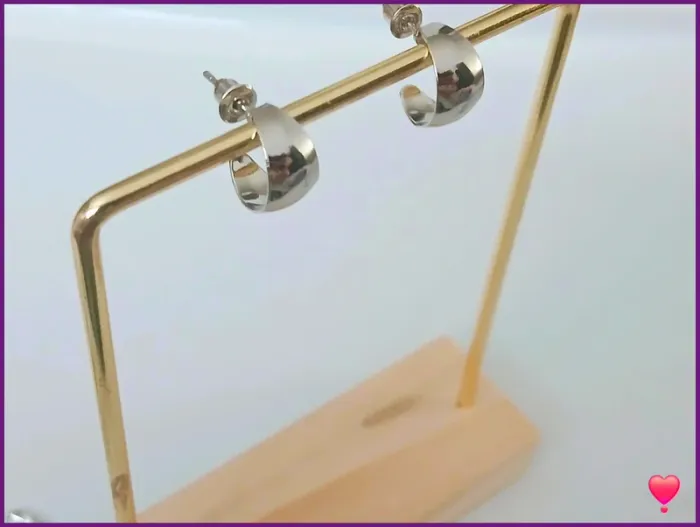 Boucles d'oreilles créoles petite argentées brillantes – look épuré et chic