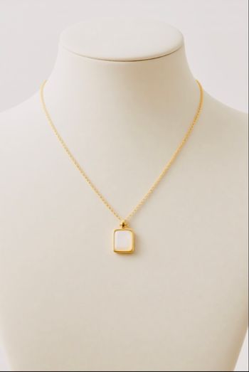 Collier plaqué Or avec pierre précieuse rose, Neuve