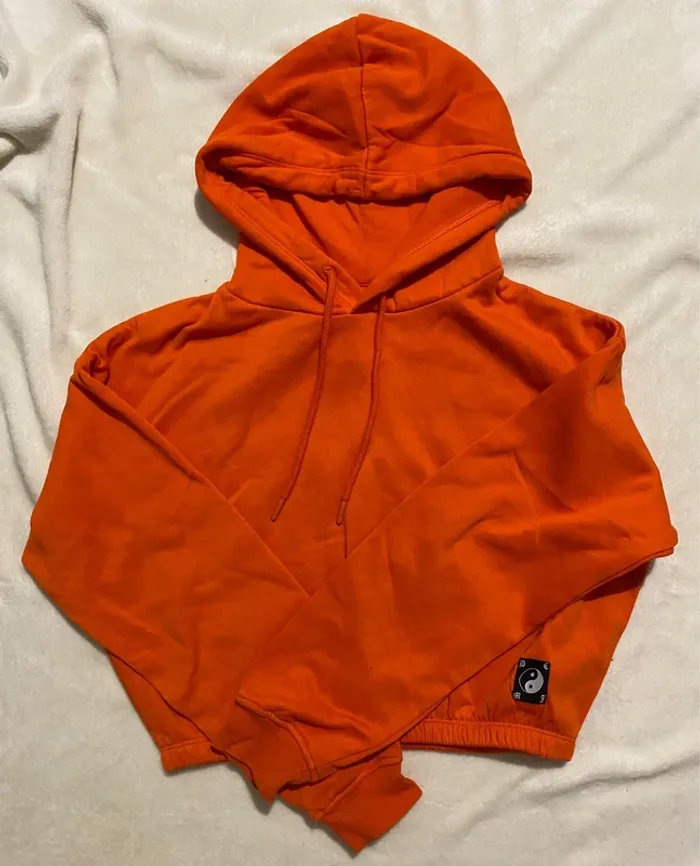 Sweat à capuche court orange – Don’t Call Me Jennyfer