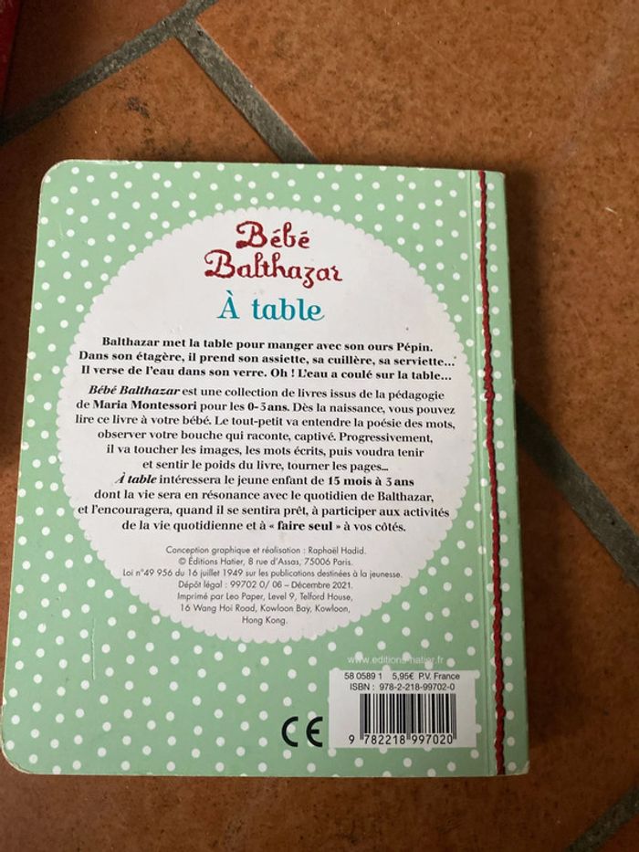 Bébé balthazar a table et petit sapin de Noël - photo numéro 6
