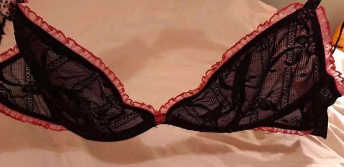 Soutien gorge dentelle  noir  et rose  T90C - photo numéro 2