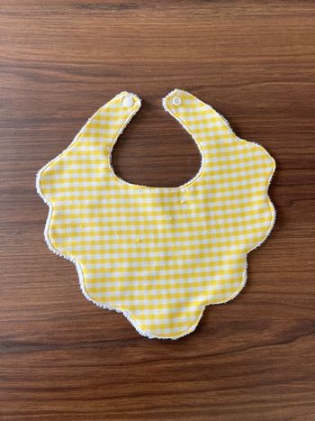 Bavoir motif vichy jaune 