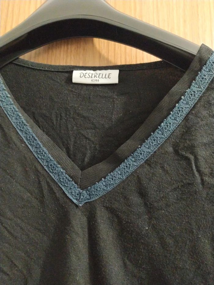 Tee shirt noir a liseré - photo numéro 2