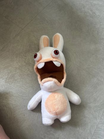 Peluche lapin cretin