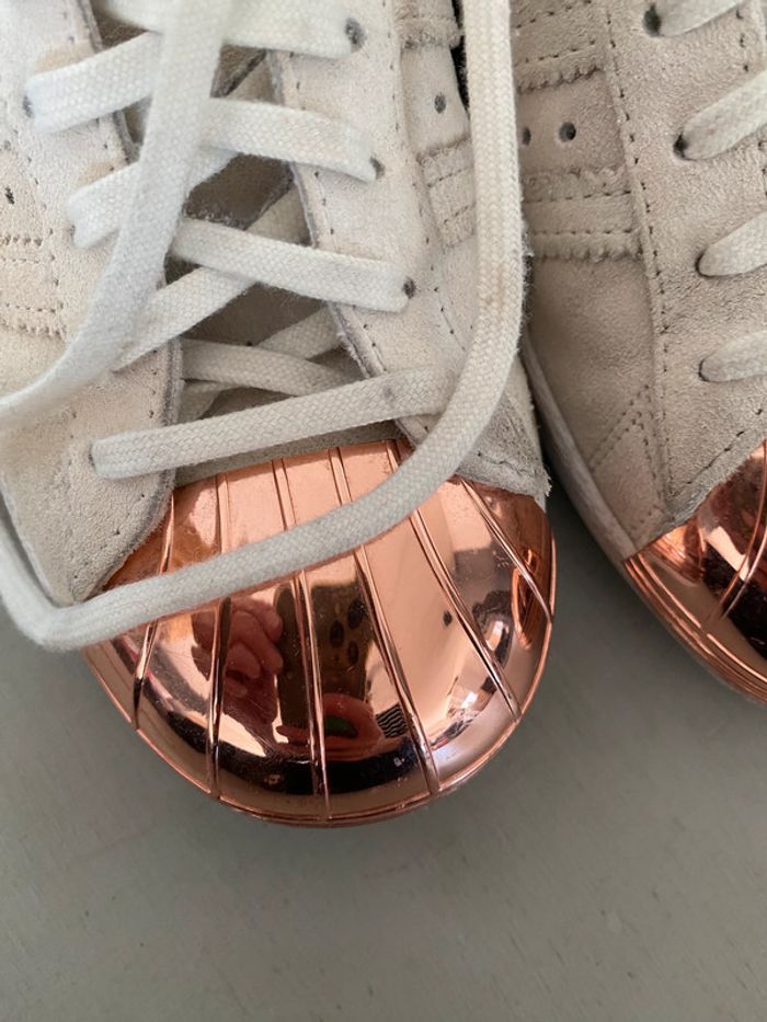 Baskets Adidas Superstar taille 36,5 blanche crème et rose - photo numéro 10