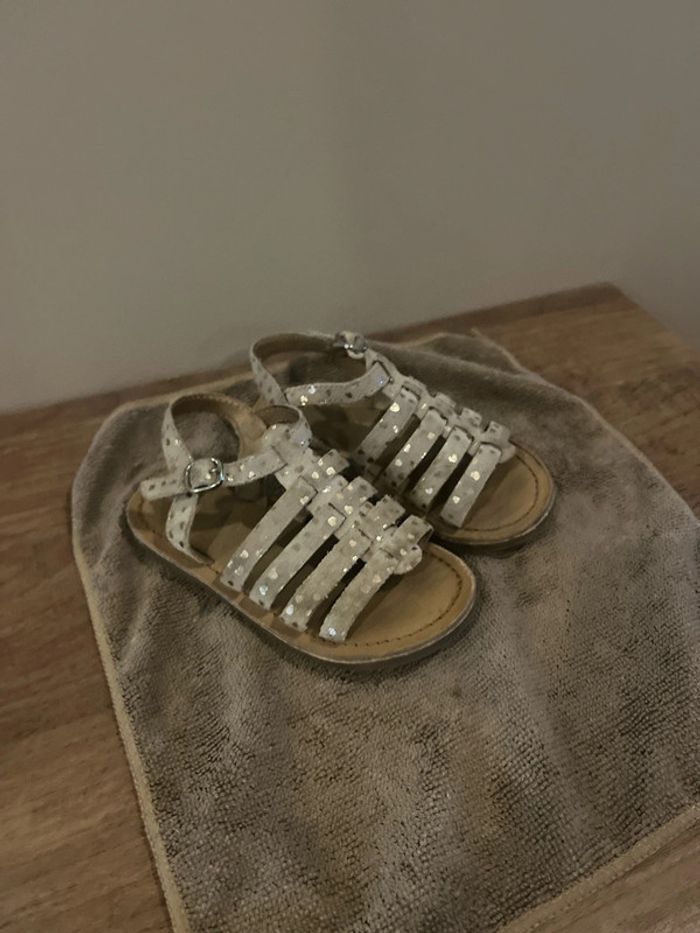 Magnifique sandales cuir cœur doré 💛 taille 25 Mégio Kids - photo numéro 10