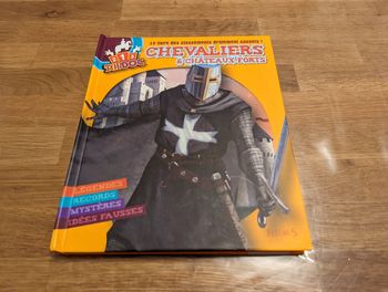 Top Doc Chevaliers et châteaux-forts par Fleurus
Dès 7 ans.