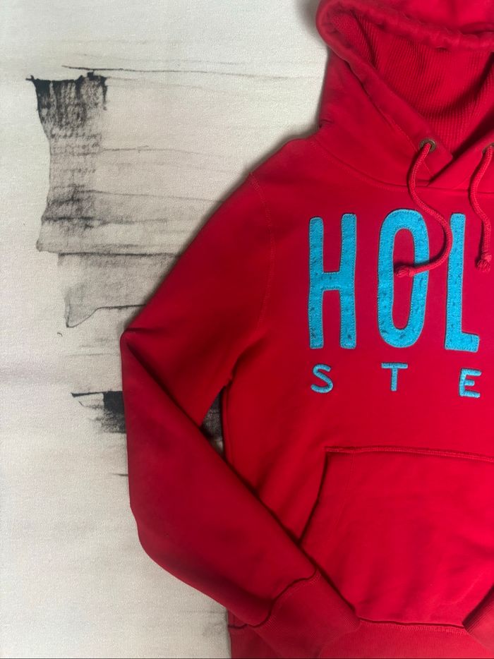 Sweat à capuche Hollister taille M rouge bordeaux logo brodé bleu clair - photo numéro 4