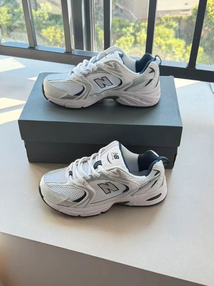 New Balance 530 White Silver Navy- Taille 41.5 - photo numéro 2