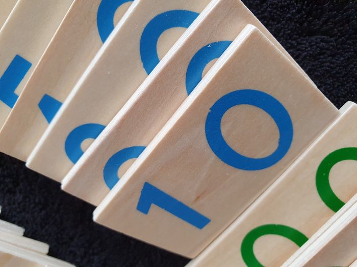 Cartes numérotées en bois méthode montessori - photo numéro 5