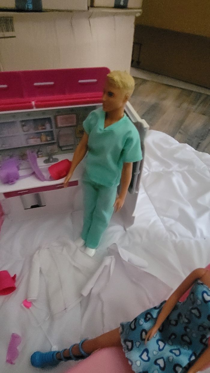 Ambulance barbie - photo numéro 5