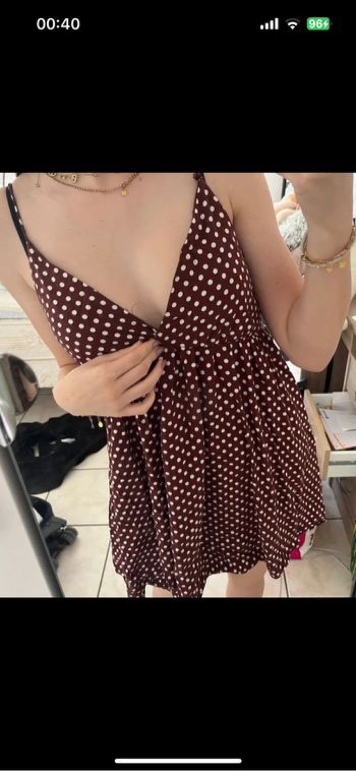 Robe marron à pois