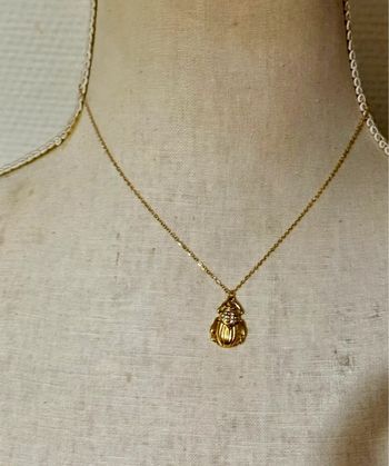 Collier chaîne réglable acier inoxydable or pendentif scarabée cristaux blancs petit créateur