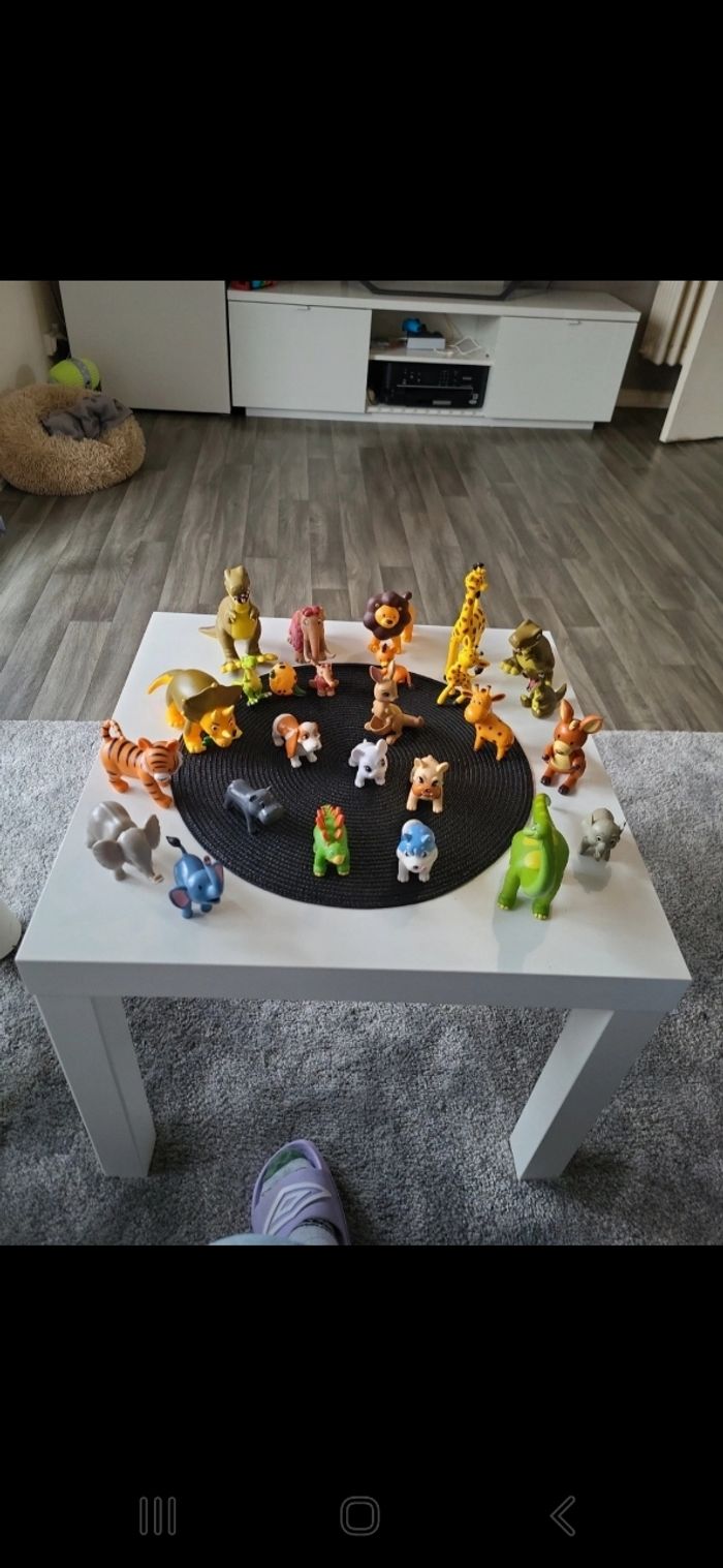 Lot de 28 figurines