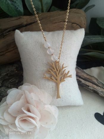 Collier arbre et pierres opaline