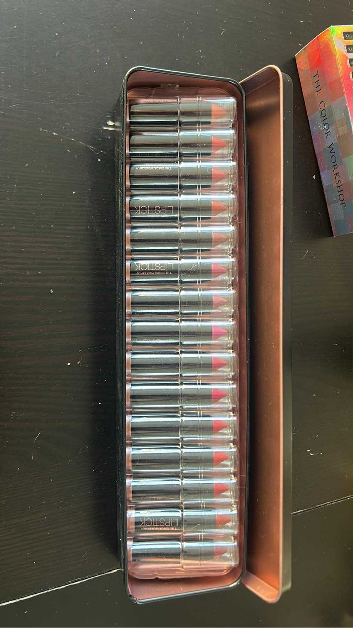 Rouge à lèvres neuf - photo numéro 2