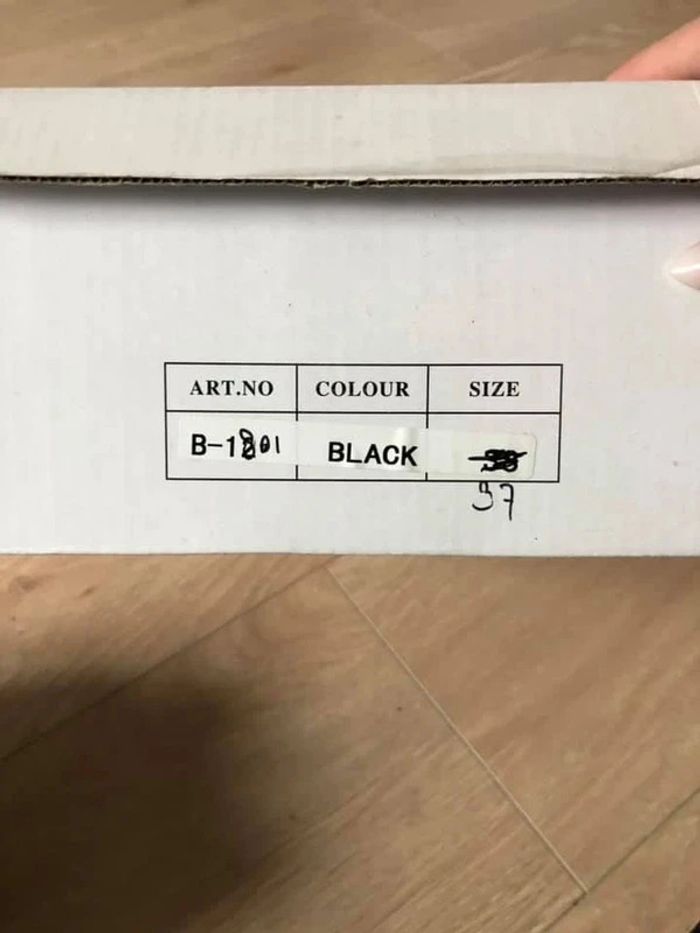 Bottines noires fourrées neuves pointure 37 - photo numéro 13