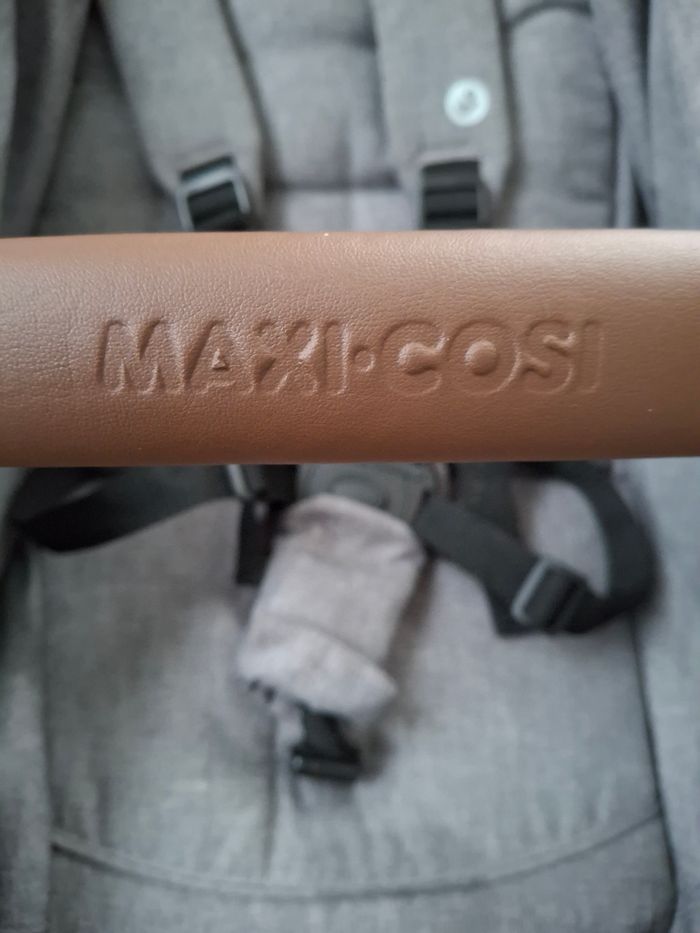 Poussette maxi cosy de 0 a 22 kilos avec sa base