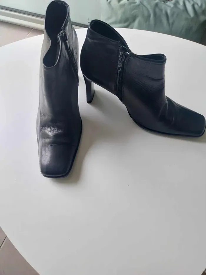 Bottine noire a talon interieur cuir T39