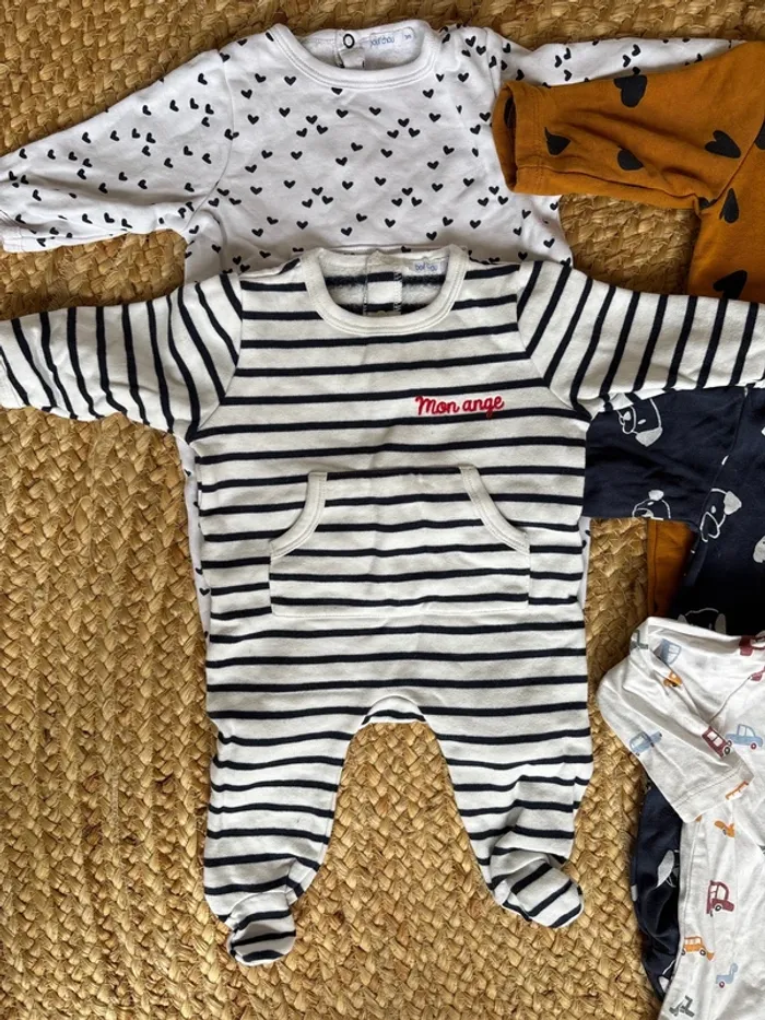 Lot de bodies et pyjamas - 3 mois - excellent état - photo numéro 3