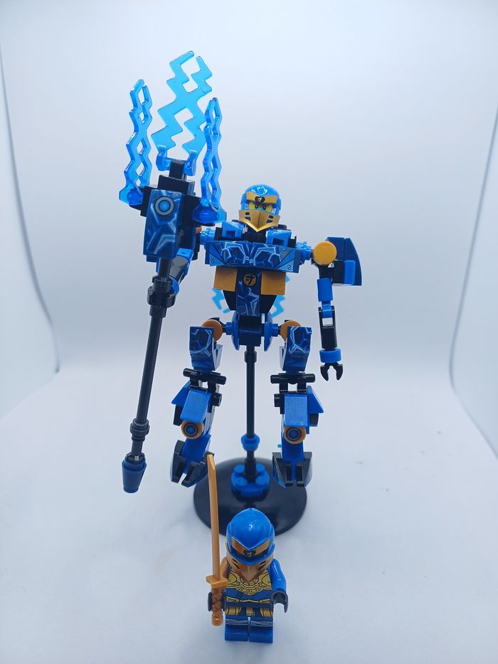 Jay et Armure Ninjago Legacy sur socle - photo numéro 2