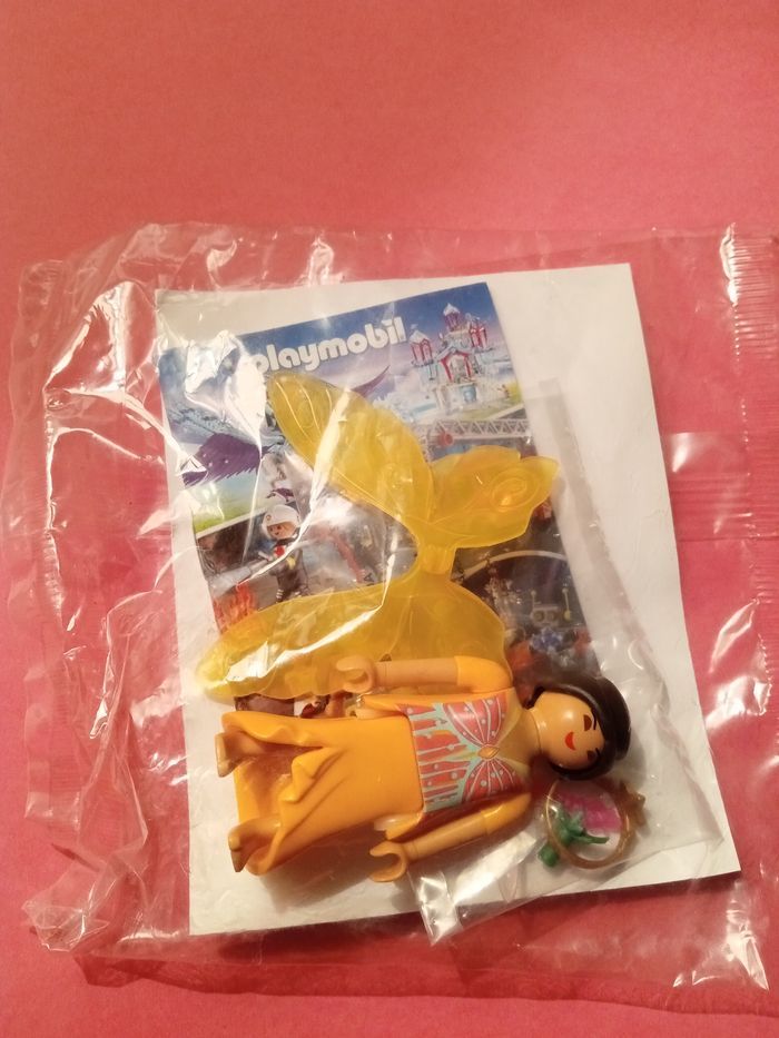 PLAYMOBIL fée jaune neuve