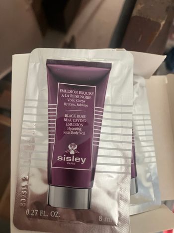 Sisley émulsion exquise à la rose noire 