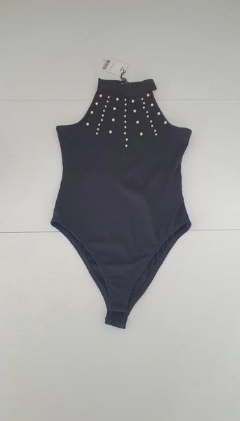 Bodie neuf avec des perles en S