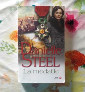 La médaille de Danielle Steel Ed. Presses de la Cité
