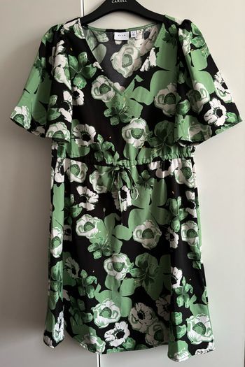 Robe verte fleurie