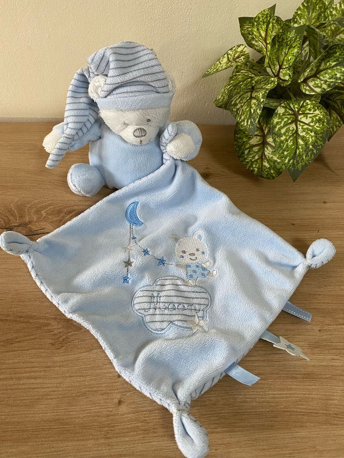 Doudou ours bleu mouchoir lune étoile moon max & sax