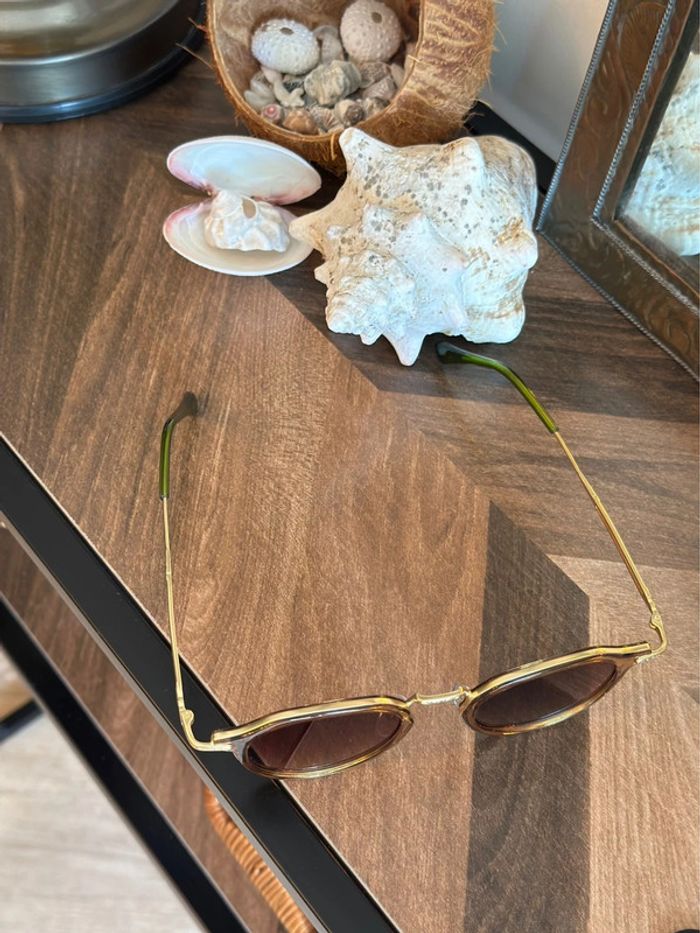 Lunettes de soleil unisexe neuves – monture dorée et branches vertes - photo numéro 6