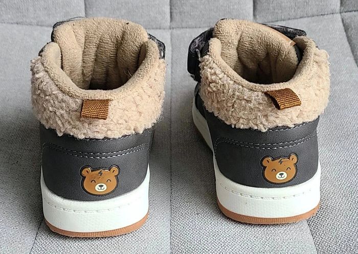 Chassures montantes fourrées taille 23 - photo numéro 3