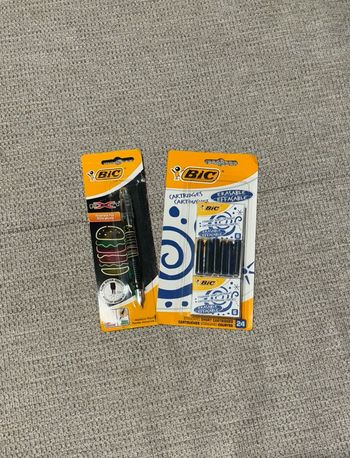 Stylo plume avec cartouches effaçables
