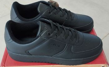 Baskets Levi's neuves pour homme, jamais portées, pointure 39.