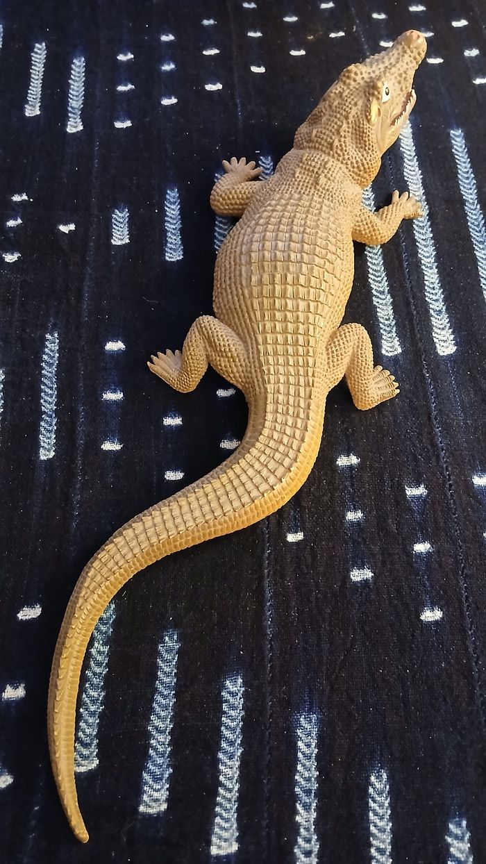 Crocodile géant en plastique - photo numéro 3