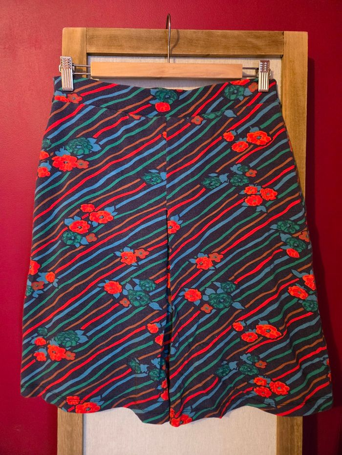 Jupe colorée au dessus du genou - photo numéro 2