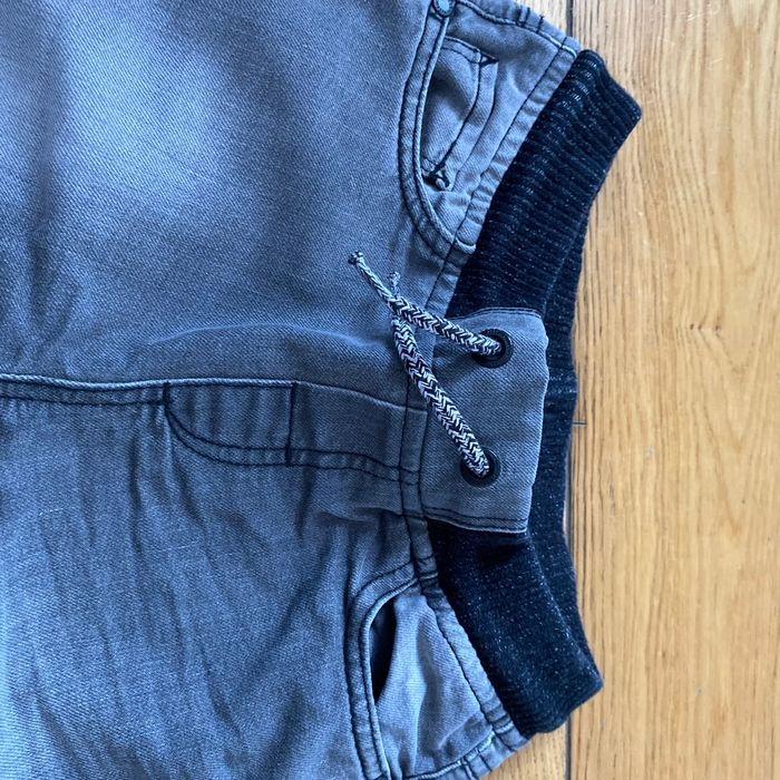 Jeans neuf - photo numéro 2