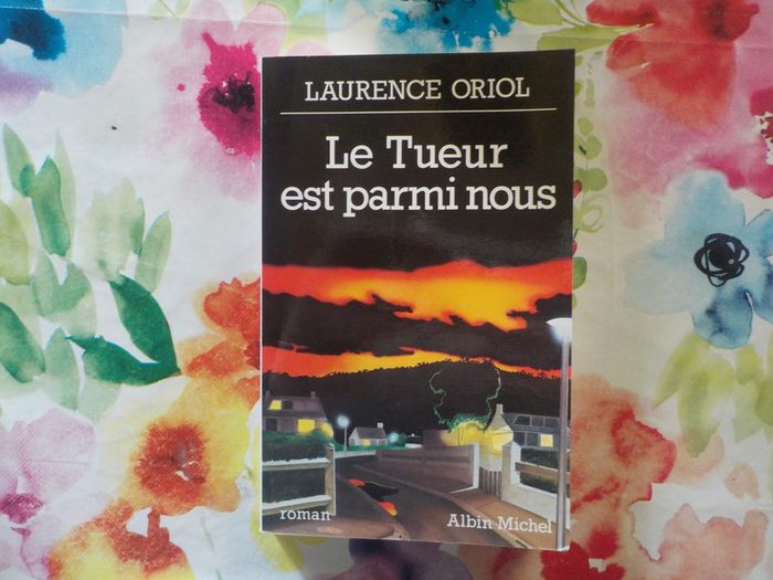 Le tueur est parmi nous de Laurence Oriol Ed. Albin Michel