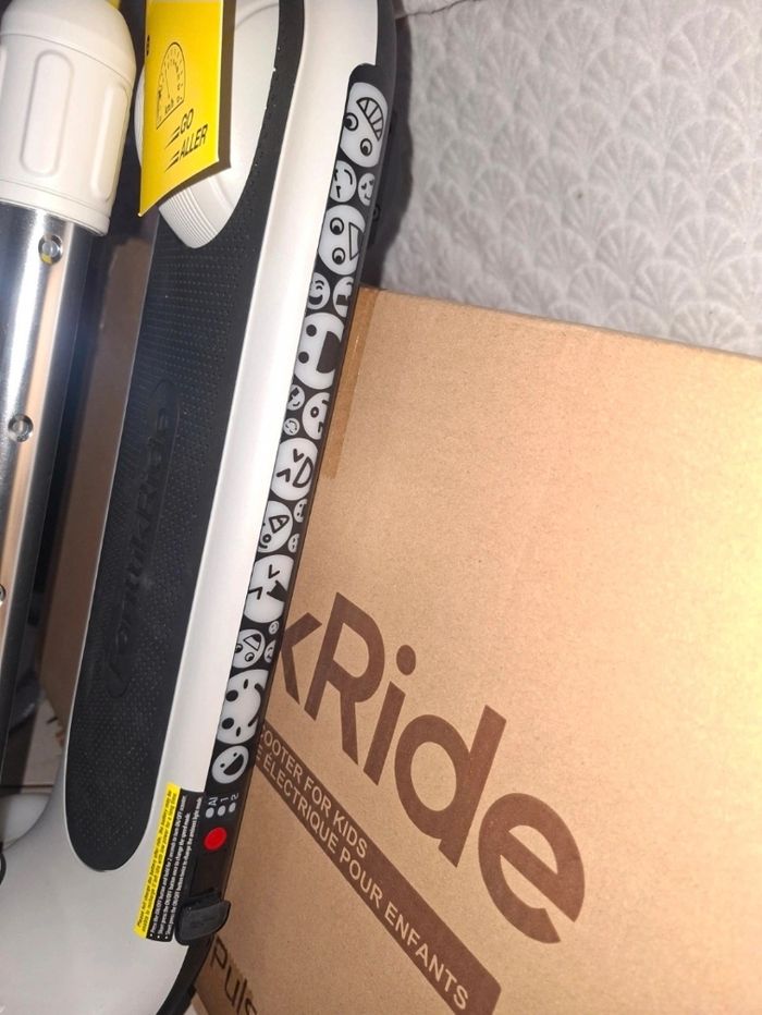 Trotinette électrique pour petite fille - photo numéro 8