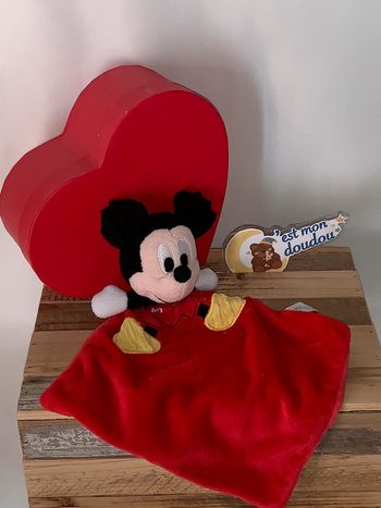 DY154 doudou Mickey disney