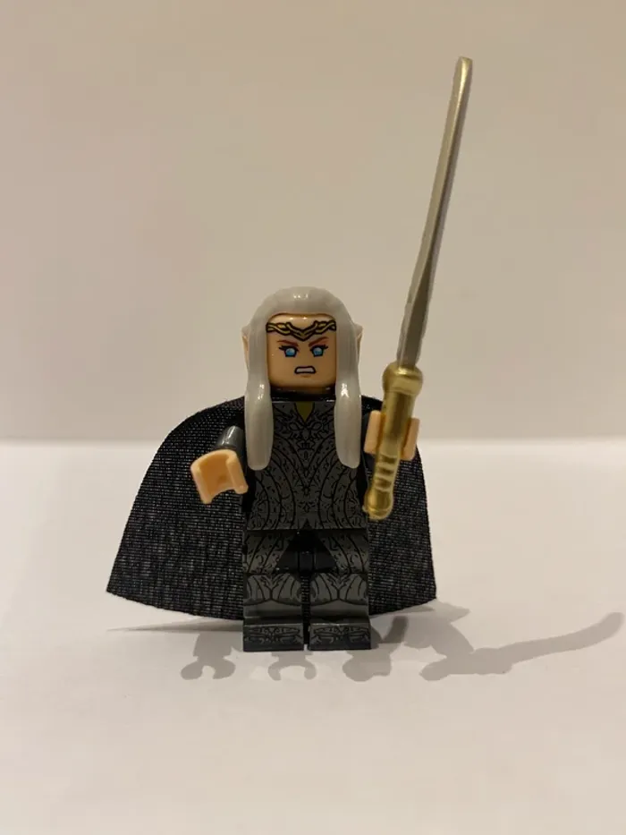 Figurine type lego Thranduil le roi elfe  le seigneur des anneaux