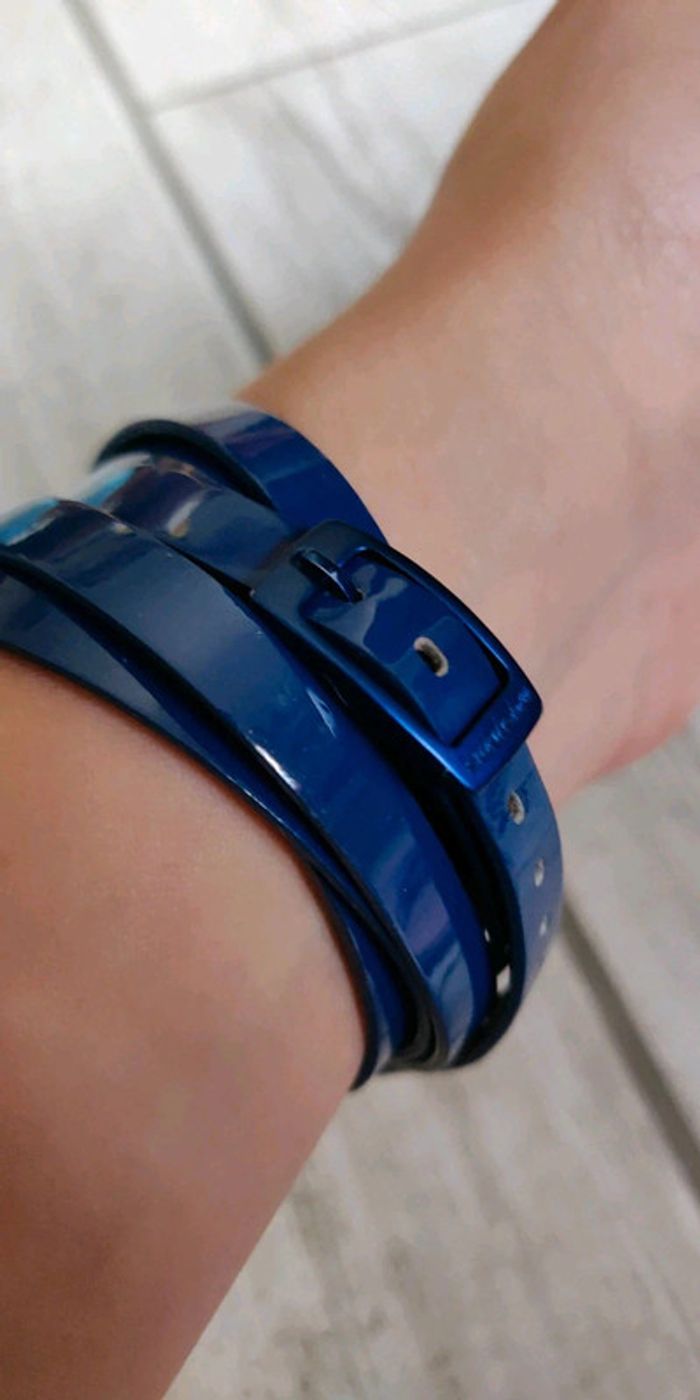 Bracelet swatch bleu marine et ses attaches - photo numéro 2