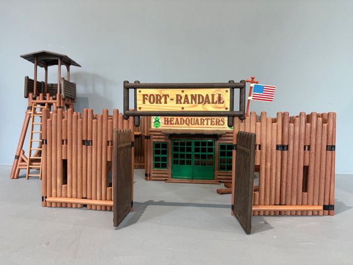 Playmobil fort Randall Western cowboy indien tour de garde quartier général drapeau US - photo numéro 2