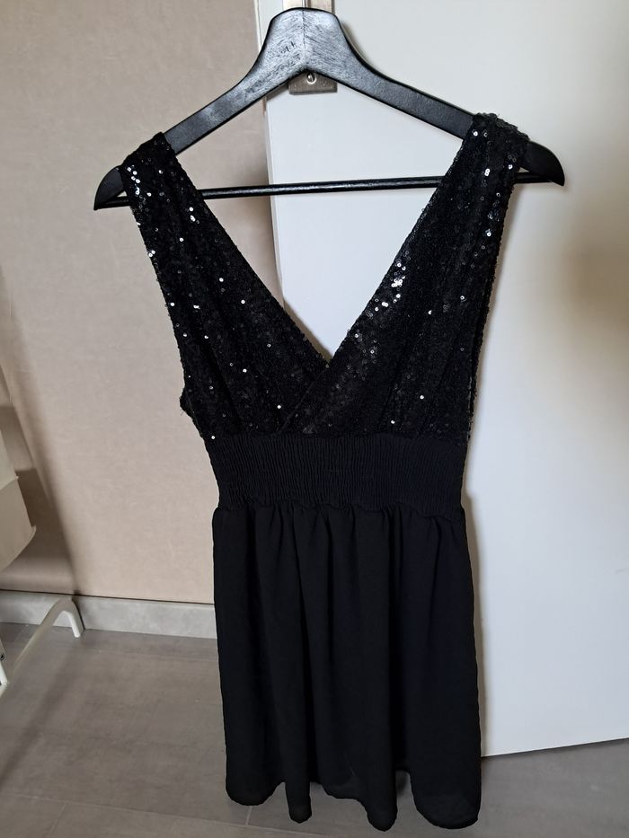 Robe noir avec haut en sequin