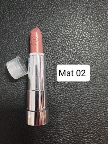 Rouge à lèvres Essence mat 02