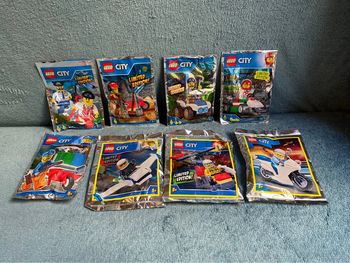 Lot de 8 petits sachets lego city différents