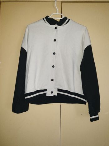 Blouson noir et blanc
