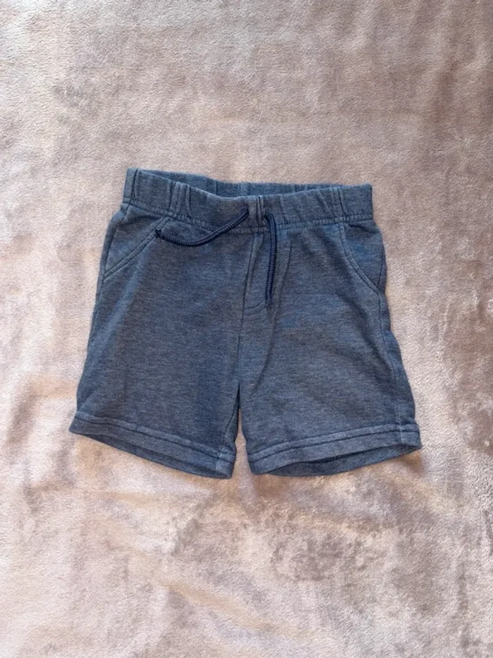 Lot de shorts garçon taille 24 mois en très bon état - photo numéro 2